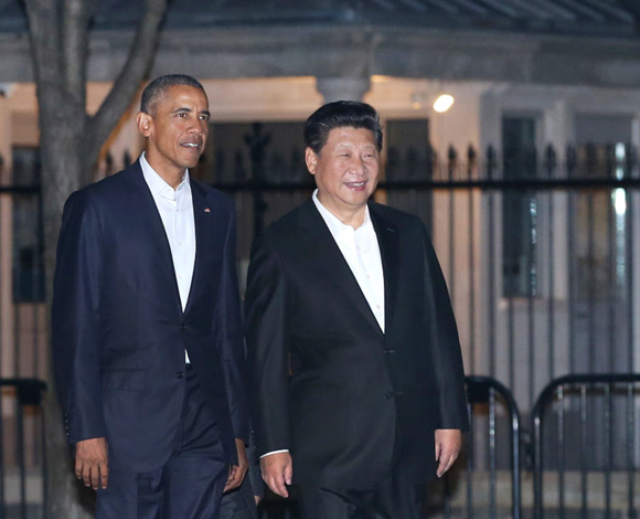 US President Barack Obama, left, chats with Chinese President Xi Jinping as they walk from the West Wing of the White House to a private dinner across the street at Blair House, in Washington, September 24, 2015. [Photo/China Daily]