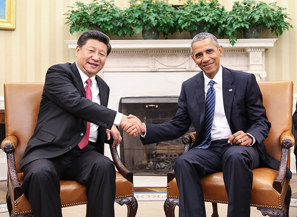 Chinese President Xi Jinping (L) meets with U.S. President Barack Obama (R) in Washington D.C. on Sept. 25. [Photo/Xinhua]
