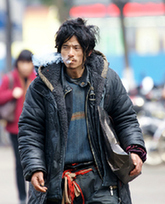 An undated photograph of a homeless man, nicknamed Brother Sharp for his good looks and sharp dress sense, wandering the streets of Ningbo, Zhejiang province, was recently posted on the Internet. He is one of the most talked about personalities in Chinese cyberspace today. [www.tianya.cn]