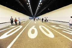 Xiang'an Tunnel, China's first undersea tunnel linking Xiamen Island and the mainland in Fujian Province was put into traffic on April 26, 2010. The undersea tunnel has a length of 8.7 kilometers. [Xinhua]