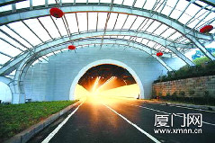 Xiang'an Tunnel, China's first undersea tunnel linking Xiamen Island and the mainland in Fujian Province was put into traffic on April 26, 2010. The undersea tunnel has a length of 8.7 kilometers. [Xinhua]