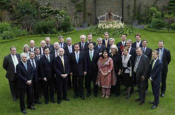 Cabinet members of British Conservatives-Lib-Dem coalition goverment took a group photo to mark the first meeting in No. 10 Downing Street on Wednesday morning. [Xinhua]