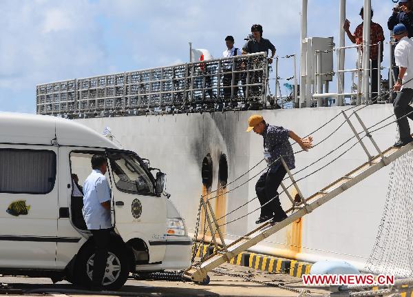 Chinese boat crew members get off the ship at the Ishigaki harbor to go to Ishigaki airport in Okinawa, Japan, Sept. 13, 2010. The 14 Chinese fishermen on board the trawler which had been kept by Japanese authorities at Ishigaki harbor in Okinawa since Tuesday's collision are on their way back to China. [Ji Chunpeng/Xinhua] 