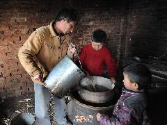 A villager filtrates water collected from a pond nearby in Jiangling Village, Song County of central China&apos;s Henan Province, Feb. 22, 2011. Suffering from the most serious drought within 50 years, Henan Province has no effective rainfall for more than 130 days, with 29 million mu (1.94 million hectare) paddy fields and drinking water in some mountainous regions affected.