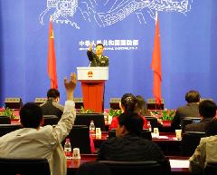 Defense Ministry spokesman Geng Yansheng hosts the ministry's first-ever regular press conference in Beijing, April 26, 2011. [Photo/Xinhua] 