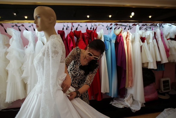 Copycat royal wedding gown a hit