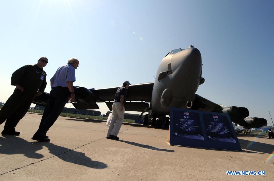 Vistors stand beside a B52 bombing plane during the Tenth Russia National Aerospace Exhibition in Moscow, Russia on Aug. 16, 2011. The Exhibition will last for six days, and 793 companies from 40 nations and regions participated. [Li Yong/Xinhua]