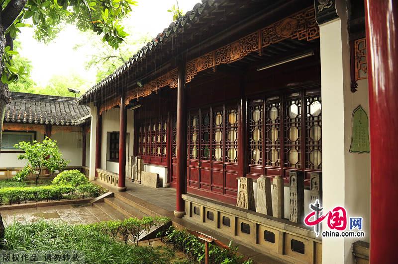 The Buddhist Hanshan Temple in Suzhou is not only a charming historic temple, but a place of deep cultural resonance for people not only in China, but throughout Asia and especially in Japan. As a result, if you want to experience the beautiful scenery shown in the famous poem composed by Zhang Ji, you should visit Hanshan Temple during winter time. [China.org.cn]