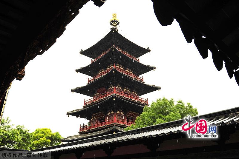 The Buddhist Hanshan Temple in Suzhou is not only a charming historic temple, but a place of deep cultural resonance for people not only in China, but throughout Asia and especially in Japan. As a result, if you want to experience the beautiful scenery shown in the famous poem composed by Zhang Ji, you should visit Hanshan Temple during winter time. [China.org.cn]