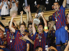 Barcelona's captain Xavi Hernandez holds the trophy as they celebrate their victory against Porto in their European Super Cup soccer match at Louis II stadium in Monaco, August 26, 2011. [Xinhua/Reuters Photo]