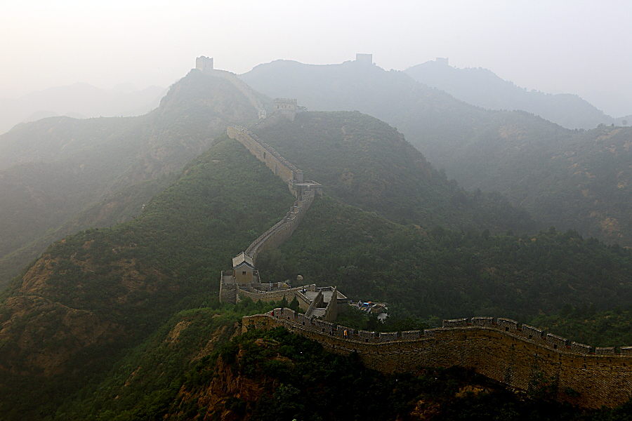 Jinshanling, located in the mountainous area in Luanping County, 125 km northeast of Beijing, is a section of the Great Wall.