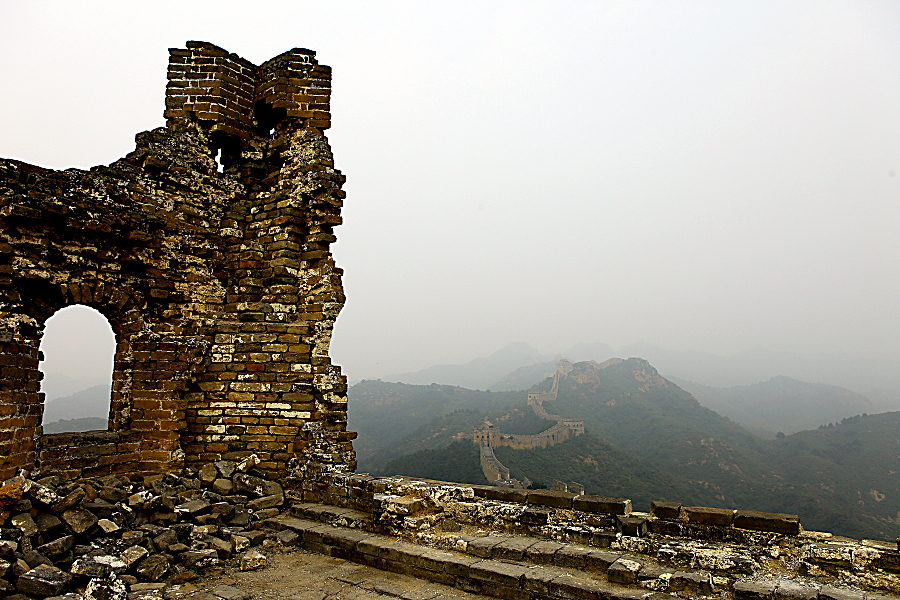 Jinshanling, located in the mountainous area in Luanping County, 125 km northeast of Beijing, is a section of the Great Wall.