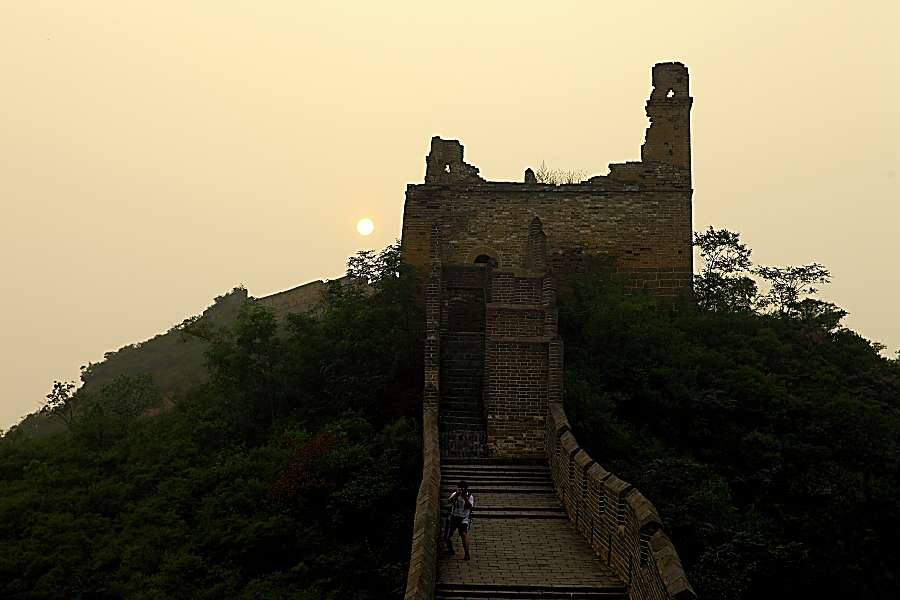 Jinshanling, located in the mountainous area in Luanping County, 125 km northeast of Beijing, is a section of the Great Wall.