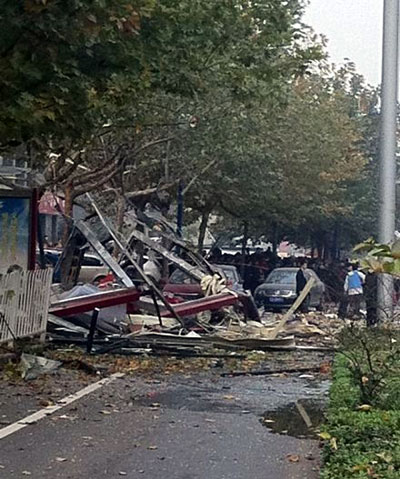 An explosion went off Monday morning in a commercial building in the suburbs of Xi'an, capital of northwest China's Shaanxi Province. [Weibo.com] 