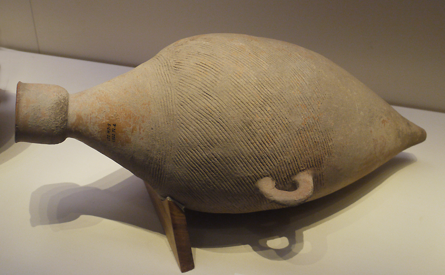 Burial Object from Tomb of a Young Female, Yangshao Culture (c. 5000-3000 BC), unearthed at Jiangzhai, Lintong, Shaanxi Province, 1972. It is exhibited in the section of Life and Production in Neolithic China, an exhibition of Ancient China in the National Museum of China.[Photo by Xu Lin / China.org.cn]