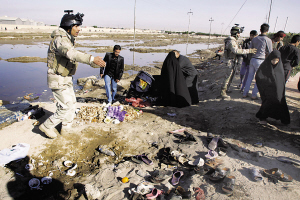 新华社巴格达1月14日电（记者王宏彬）伊拉克警方14日说，伊南部城市巴士拉当天发生针对什叶派穆斯林朝觐者的自杀式炸弹袭击，目前已经导致50人死亡，另有约100人受伤。