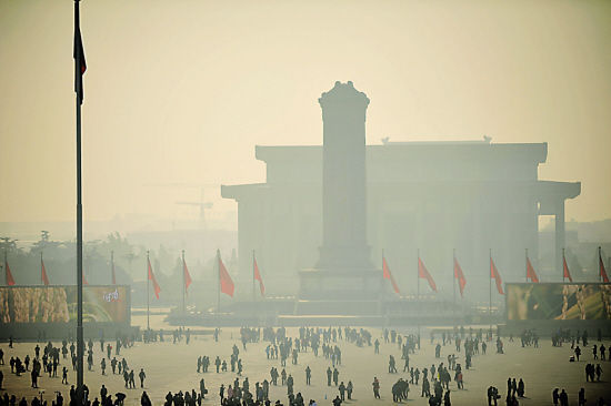 Fog harms Beijing air on Jan. 10 2012. The city begins publishing hourly air quality data. [Xinhua] 
