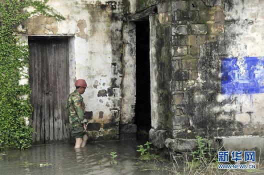 Flood hit Wuyuan, Jiangxi Province on Wednesday, April 25, 2012. [Xinhua]