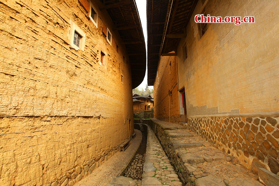 Built on a base of stone, the thick walls of Tulou were packed with dirt and fortified with wood or bamboo internally. The architectural arts of the Fujian Tulou can be traced back nearly 1,000 years, and their design incorporates the tradition of fengshui (favorable siting within the environment).