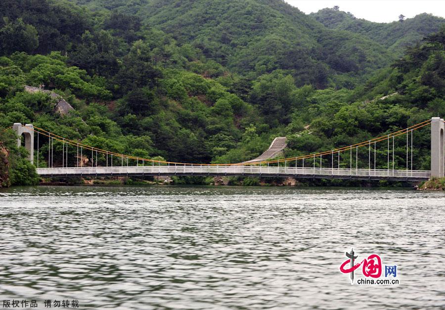 The Huanghuacheng Lakeside Great Wall Reserve, which is located in Huairou District of Beijing City, has the grandeur of the Great Wall as well as the stillness of Haoming Lake.This part of the Great Wall was the North Gate of ancient Beijing in the Ming Dynasty. Being divided by the lake, it became the only 'Great Wall in Water' in Beijing.The Huanghuacheng Lakeside Great Wall has been developed into a National 3A Scenery Site. [China.org.cn]