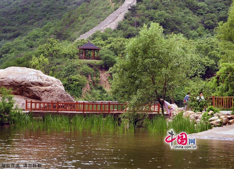 The Huanghuacheng Lakeside Great Wall Reserve, which is located in Huairou District of Beijing City, has the grandeur of the Great Wall as well as the stillness of Haoming Lake.This part of the Great Wall was the North Gate of ancient Beijing in the Ming Dynasty. Being divided by the lake, it became the only 'Great Wall in Water' in Beijing.The Huanghuacheng Lakeside Great Wall has been developed into a National 3A Scenery Site. [China.org.cn]