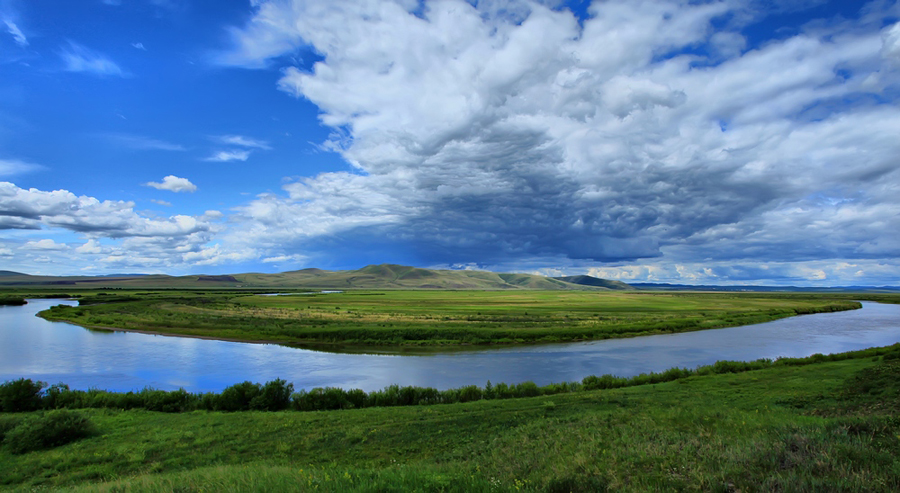 The Argun river running along the China and Russian border in northeastern China's Heilongjiang province has nurtured numerous wetlands in the region. Rich in wild animal and plant life, the wetlands serve as a conditioner of the local natural ecosystem.[