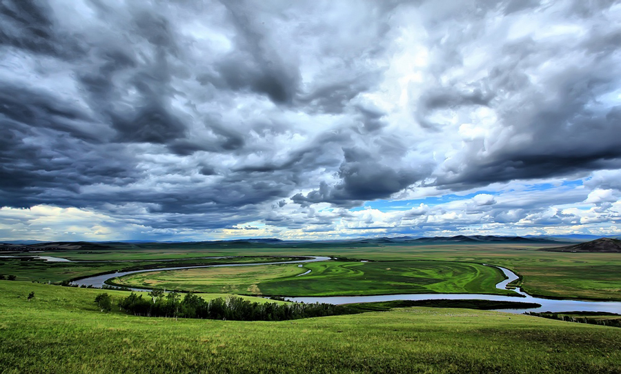 The Argun river running along the China and Russian border in northeastern China's Heilongjiang province has nurtured numerous wetlands in the region. Rich in wild animal and plant life, the wetlands serve as a conditioner of the local natural ecosystem.[