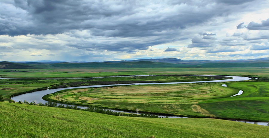 The Argun river running along the China and Russian border in northeastern China's Heilongjiang province has nurtured numerous wetlands in the region. Rich in wild animal and plant life, the wetlands serve as a conditioner of the local natural ecosystem.[