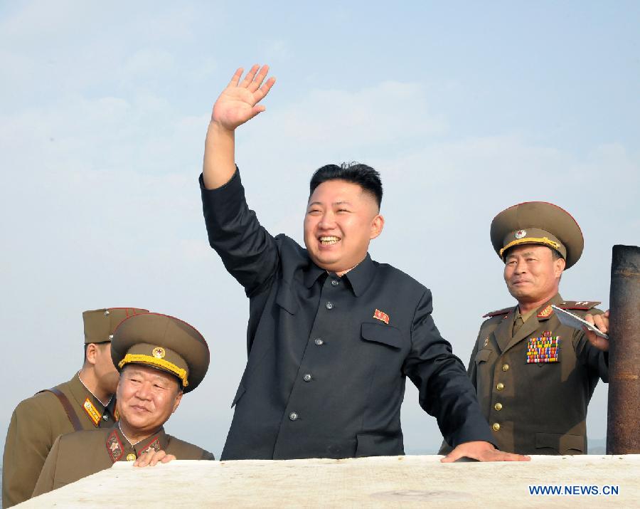 Kim Jong Un (C), top leader of the Democratic People&apos;s Republic of Korea (DPRK), inspects the unit of the Korean People&apos;s Army (KPA) on the DRPK&apos;s border Mu Islet on the southwest front in this photo released by DPRK&apos;s official news agency KCNA on Aug. 19, 2012. Kim Jong Un inspected a front-line artillery unit days before Seoul and Washington are to launch their annual joint exercises, state media reported on Saturday. [Xinhua/KCNA] 