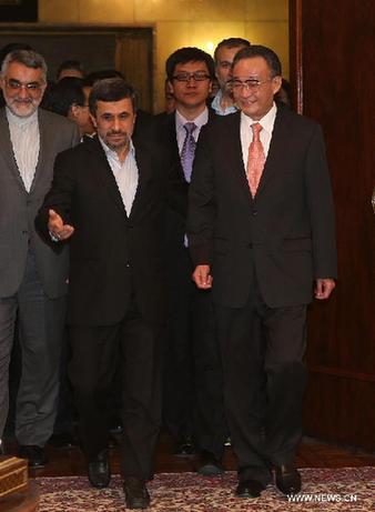 Wu Bangguo(R front), chairman of the Standing Committee of China's National People's Congress, meets with Iranian President Mahmoud Ahmadinejad(L front) in Tehran, Iran, Sept. 11, 2012. [Liu Weibing/Xinhua] 