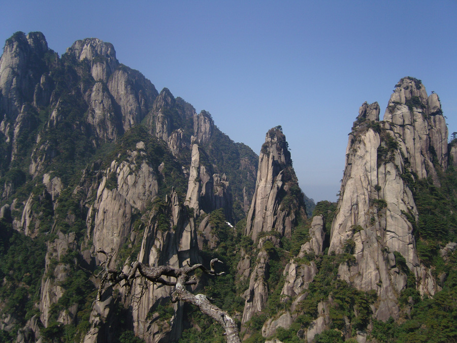 Located to the northeast of Shangrao City, Jiangxi Province, Mt. Sanqingshan was inscribed on UNESCO's World Heritage List. The granite landforms are the most valued component of Sanqingshan landscape.