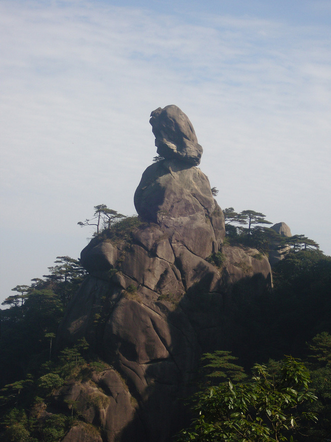 Located to the northeast of Shangrao City, Jiangxi Province, Mt. Sanqingshan was inscribed on UNESCO's World Heritage List. The granite landforms are the most valued component of Sanqingshan landscape.