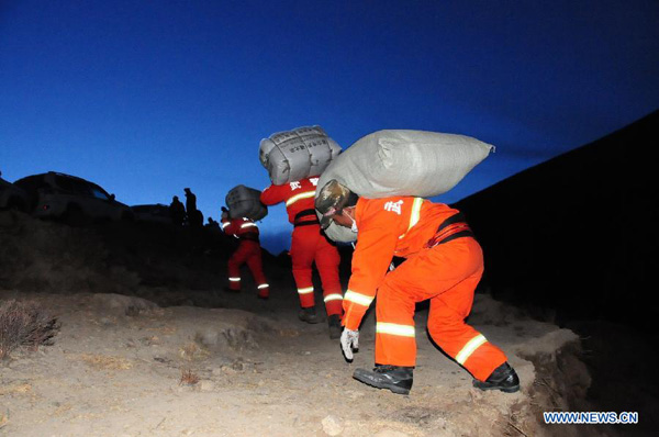 Rescuers work at the accident site after a major landslide hit a mining area of Tibet Huatailong Mining Development Co. Ltd, a subsidiary of the China National Gold Group Corporation, in Maizhokunggar County of Lhasa, capital of southwest China's Tibet Autonomous Region, March 30, 2013. A total of 83 workers were buried in the landslide, which happened on Friday morning. [Zhang Quan/Xinhua]