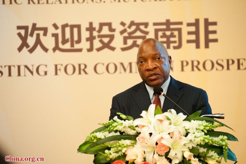 South Africa&apos;s ambassador to China, Dr. B. W. J. Langa, delivers a keynote speech during the South African Day event on Friday. Dr. Langa recognizes the increasing exchanges between the two countries and encourages Chinese businesses, especially those in the private sector, to seize their opportunities on the south tip of the African Continenet. [Photo / Chen Boyuan]