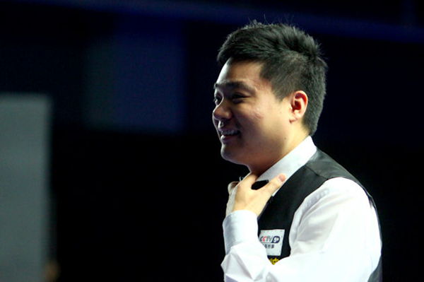 China's Ding Junhui stayed on course for a third successive ranking title with a 6-3 win over Peter Ebdon 