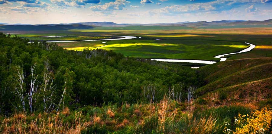 The Argun river running along the China and Russian border in north China&apos;s Inner Mongolia Autonomous Region has nurtured numerous wetlands in the region. 