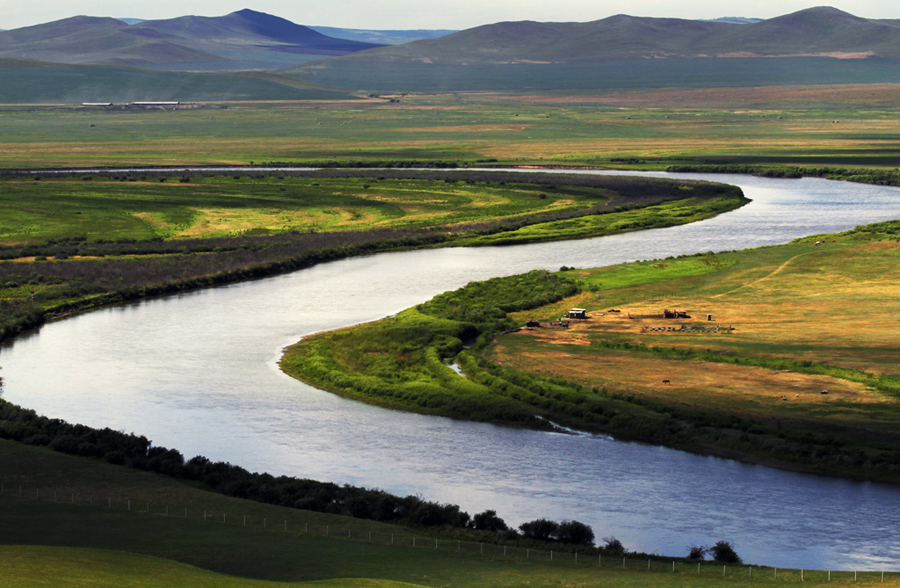 The Argun river running along the China and Russian border in north China&apos;s Inner Mongolia Autonomous Region has nurtured numerous wetlands in the region. 