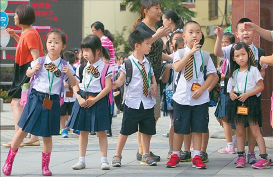 On Saturday, an estimated 25,000 kindergarten children will sit for interviews for admission into private primary schools. Most parents have spent a fortune to prepare their children by sending them to special training classes. — Wang Rongjiang