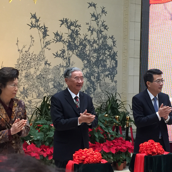 Hu Qili (C) and Jing Dunquan (R), chairman and vice chairman of China Soong Ching Ling Foundation, cut the ribbon for the opening of the exhibition marking the 100th anniversary of the marriage between Dr. Sun Yat-sen and Madame Soong Ching Ling in Beijing on Oct. 25. [Photo by Guo Yiming/China.org.cn] 